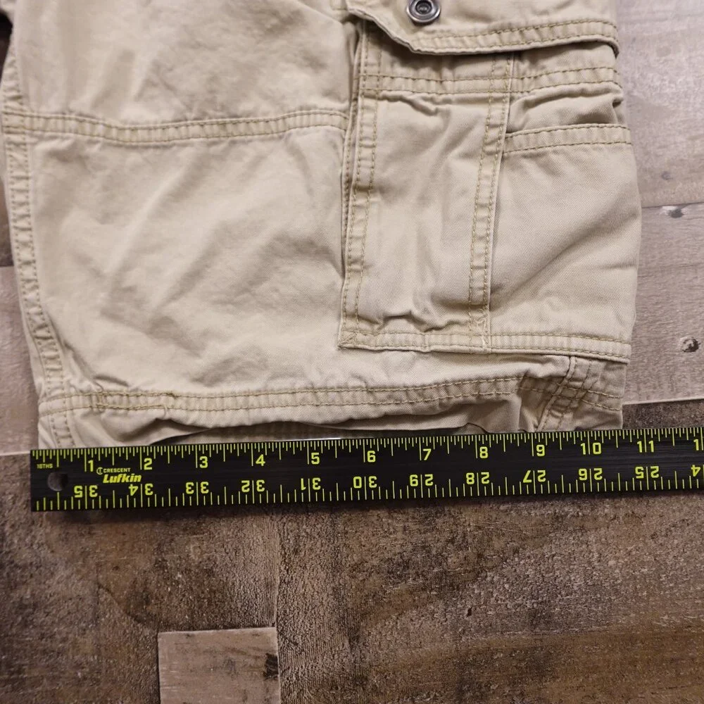 Levi's Cargo Shorts - Men's Size‎ 32 Beige